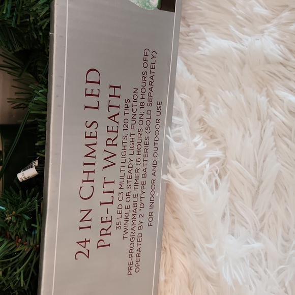 24" Chimes Led Pre-Lit Wreath - Picture 5 of 5